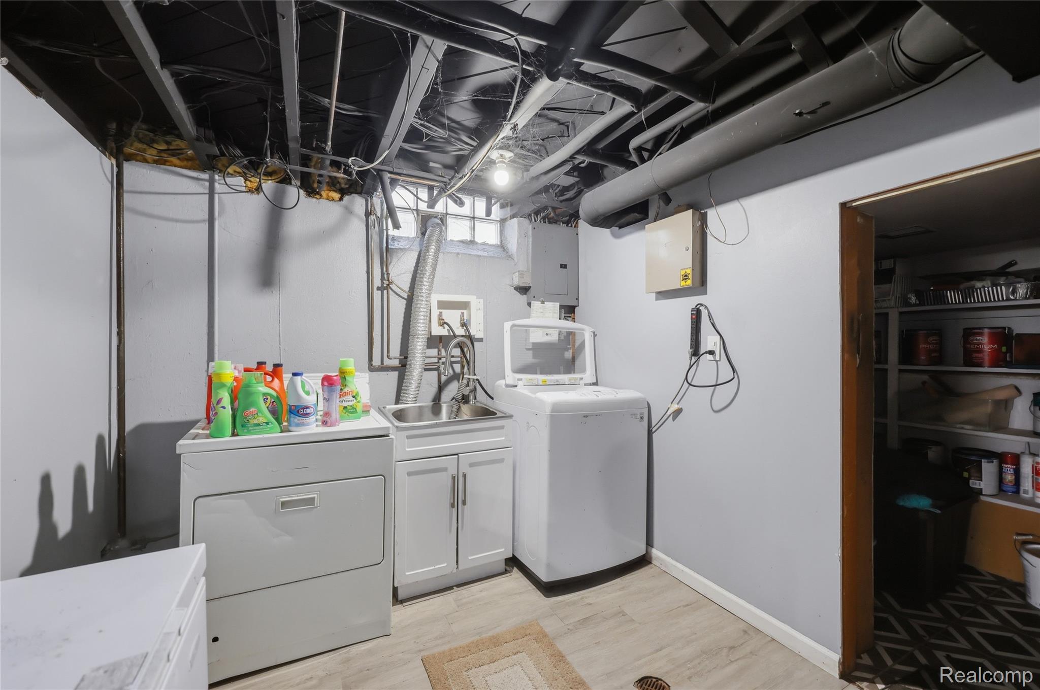 13412 Common Road Warren, MI 48088 - Photo 32 of 40 common-32.jpg