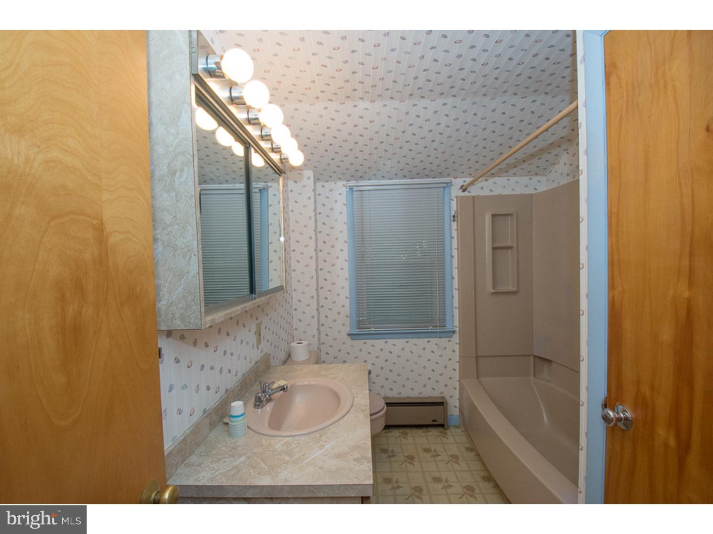 408 Suffolk Road Flourtown, PA 19031 - Photo 15 of 23
