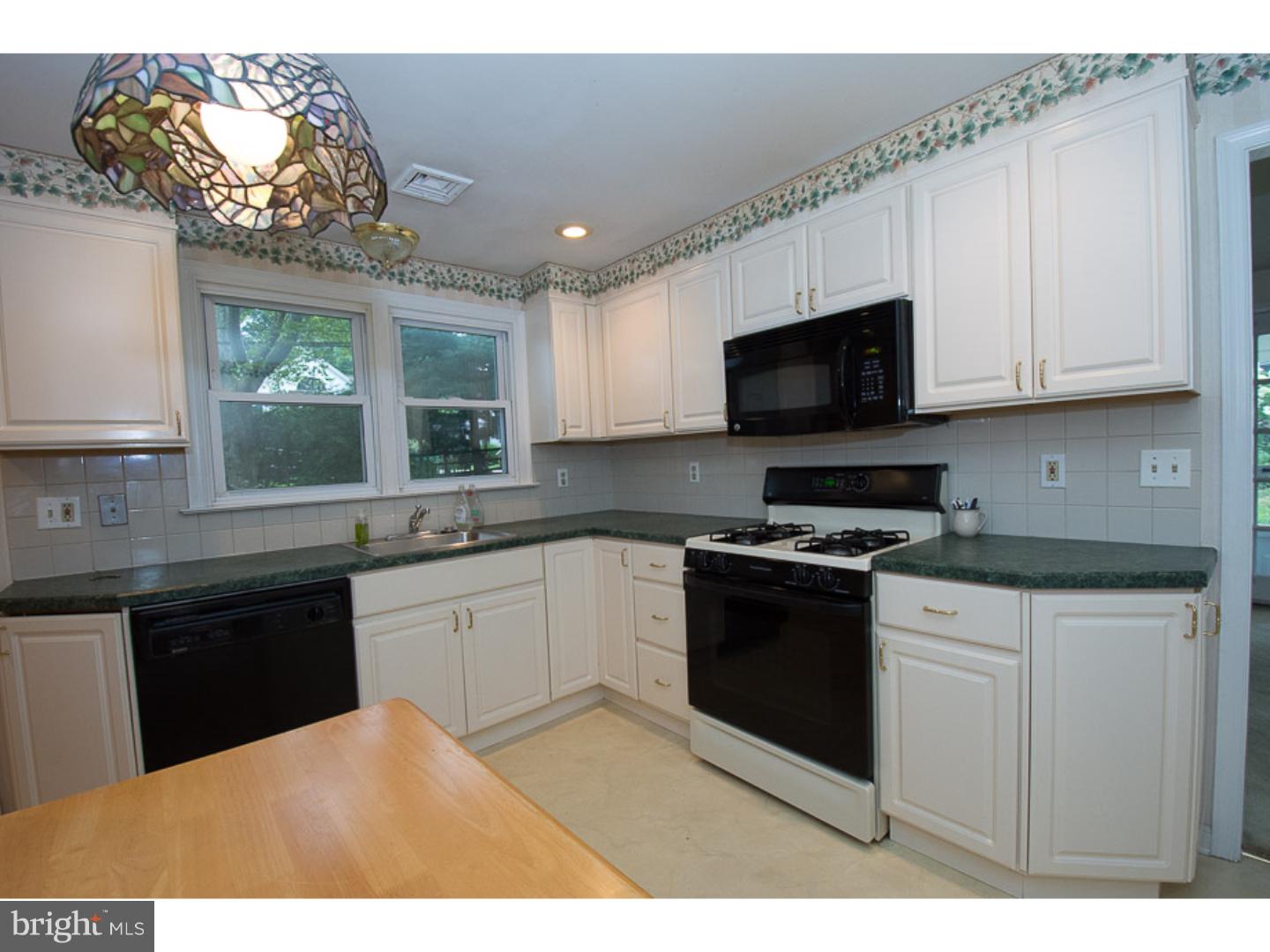 408 Suffolk Road Flourtown, PA 19031 - Photo 6 of 23