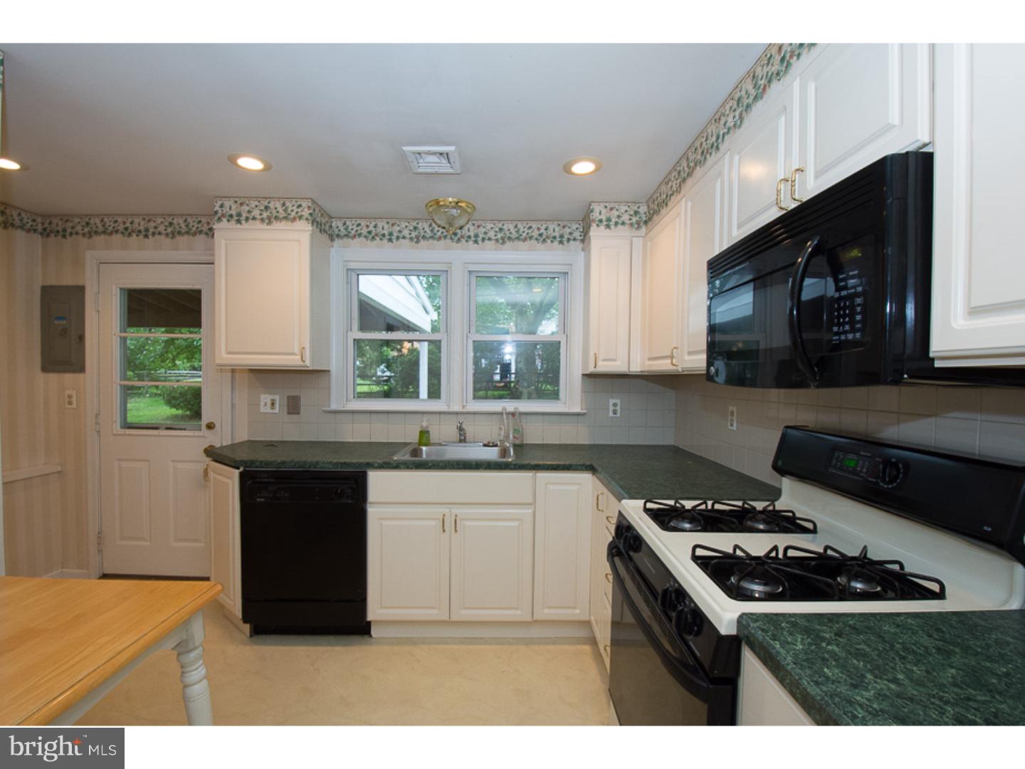 408 Suffolk Road Flourtown, PA 19031 - Photo 7 of 23