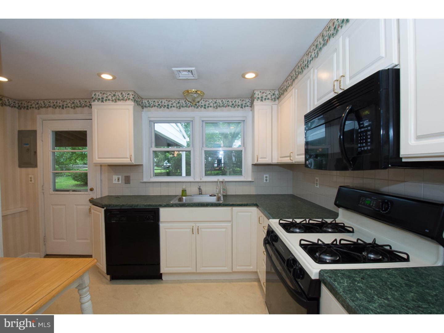 408 Suffolk Road Flourtown, PA 19031 - Photo 9 of 23