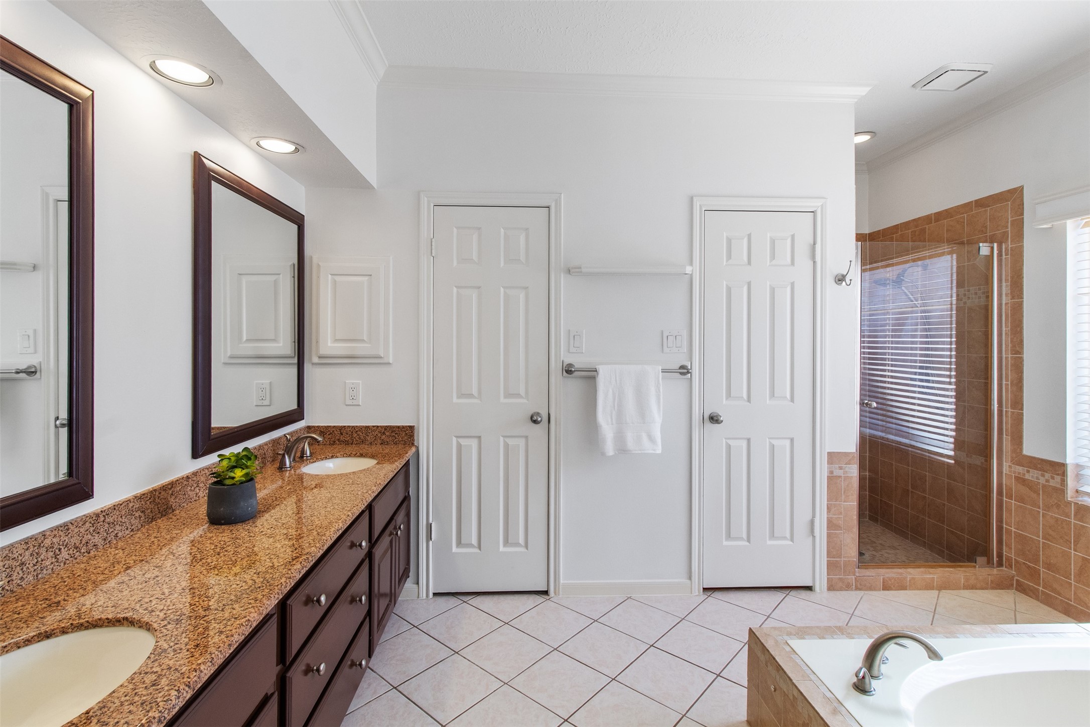 5127 Heathfield Court Houston, TX 77084 - Photo 18 of 37 No reason to fight for space with his/hers closets.
