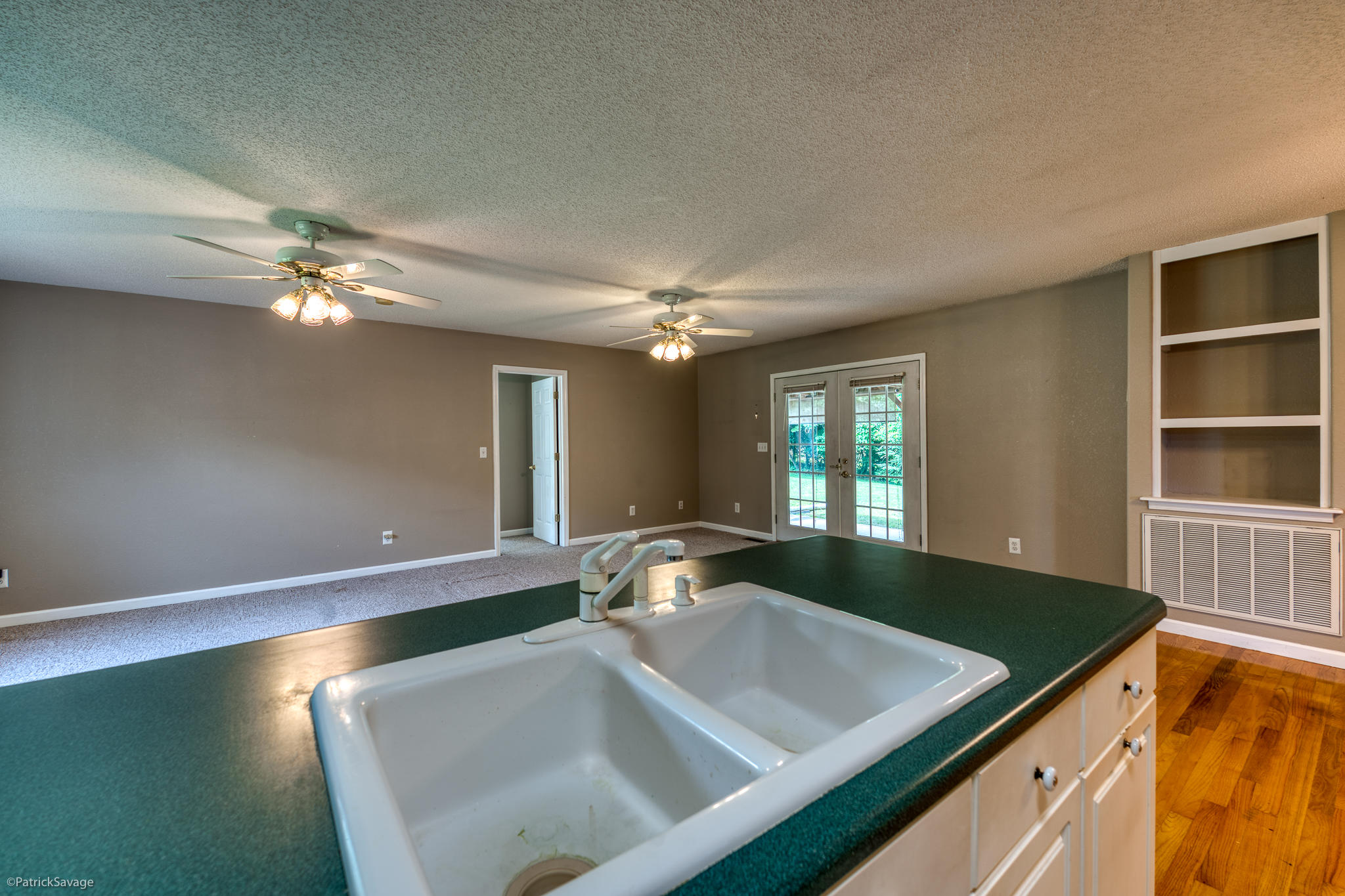 200 Robin Road Bristol, TN 37620 - Photo 9 of 45 200RobinRoadBristolTN-0399