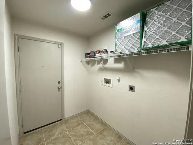 $1,695 | 16415 Colts Bay, Selma, TX 78154