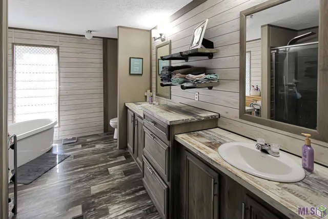 $305,000 | 10176 Greenwell Springs Port Hudson Road, Zachary, LA 70791