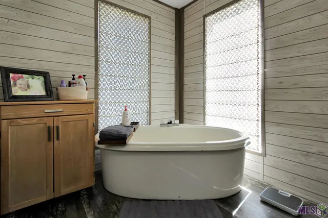 $305,000 | 10176 Greenwell Springs Port Hudson Road, Zachary, LA 70791