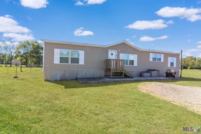 $305,000 | 10176 Greenwell Springs Port Hudson Road, Zachary, LA 70791