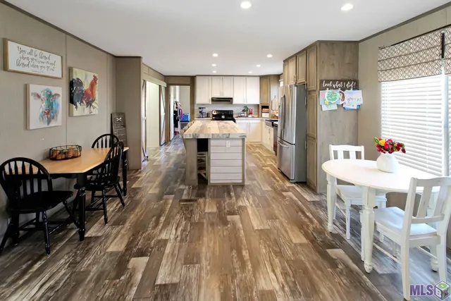 $305,000 | 10176 Greenwell Springs Port Hudson Road, Zachary, LA 70791