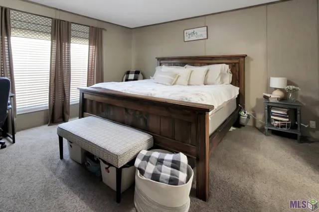 $305,000 | 10176 Greenwell Springs Port Hudson Road, Zachary, LA 70791