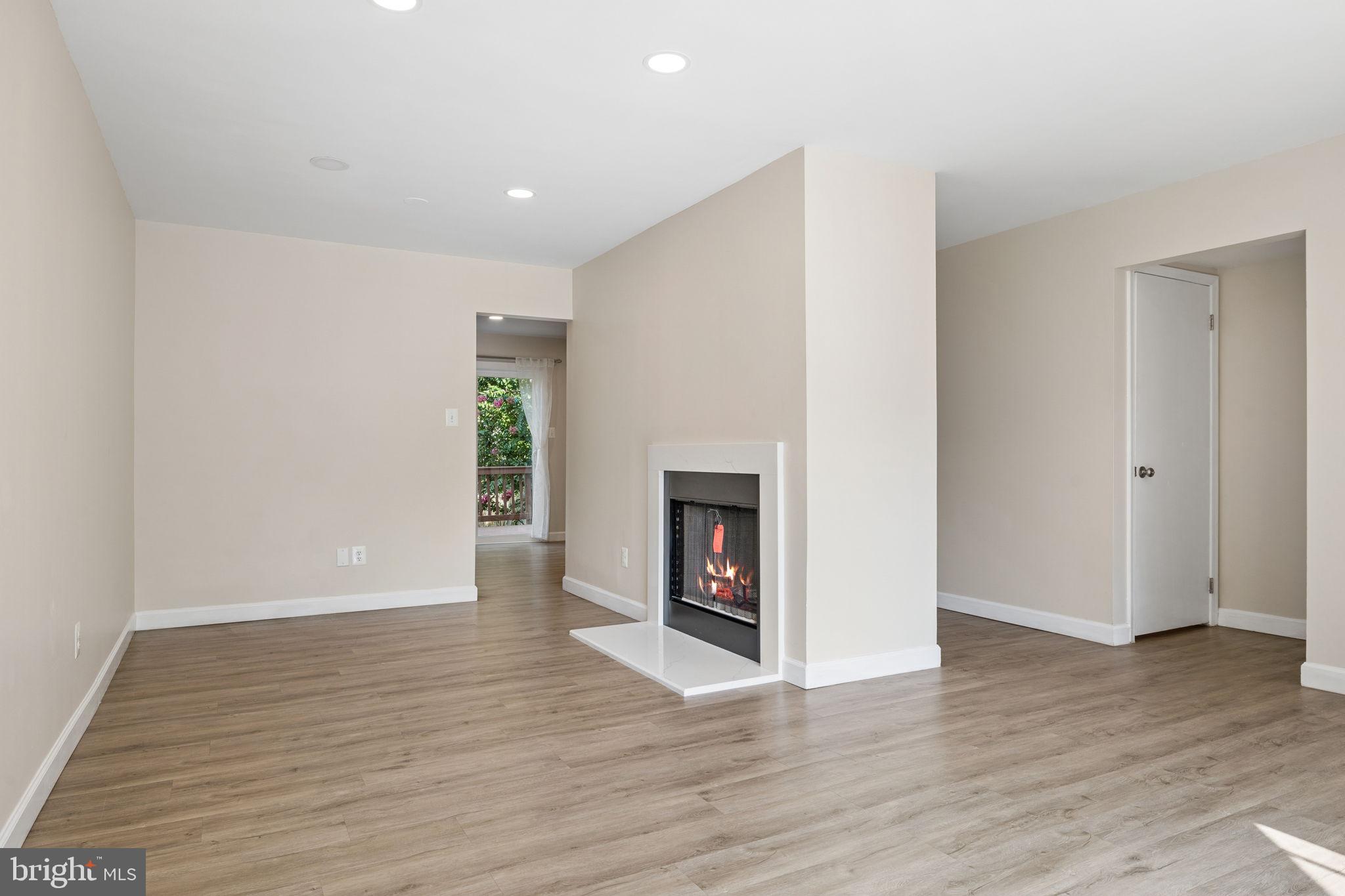 4048 Spring Run Court Chantilly, VA 20151 - Photo 6 of 33 Gallery Image 6