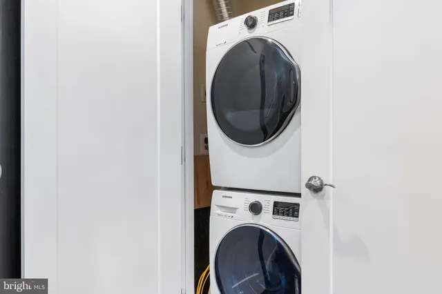 a close up view of a washer and dryer
