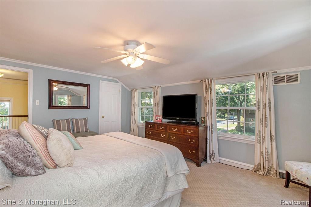 302 Merriweather Road Grosse Pointe Farms, MI 48236 - Photo 18 of 39