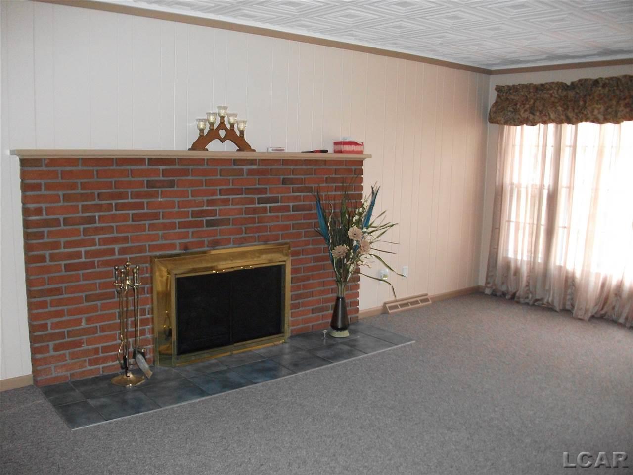 4778 Hooks Mill Road Adrian, MI 49221 - Photo 5 of 23 31274815-4.JPG