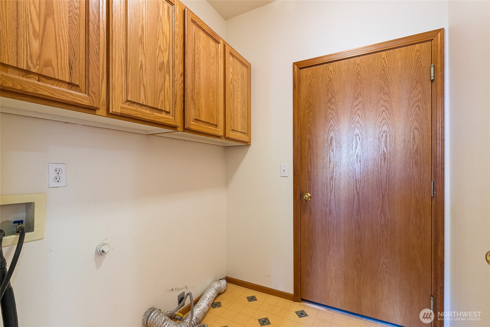 114 Twin Sisters Loop Lynden, WA 98264 - Photo 20 of 24 a bathroom with a shower curtain