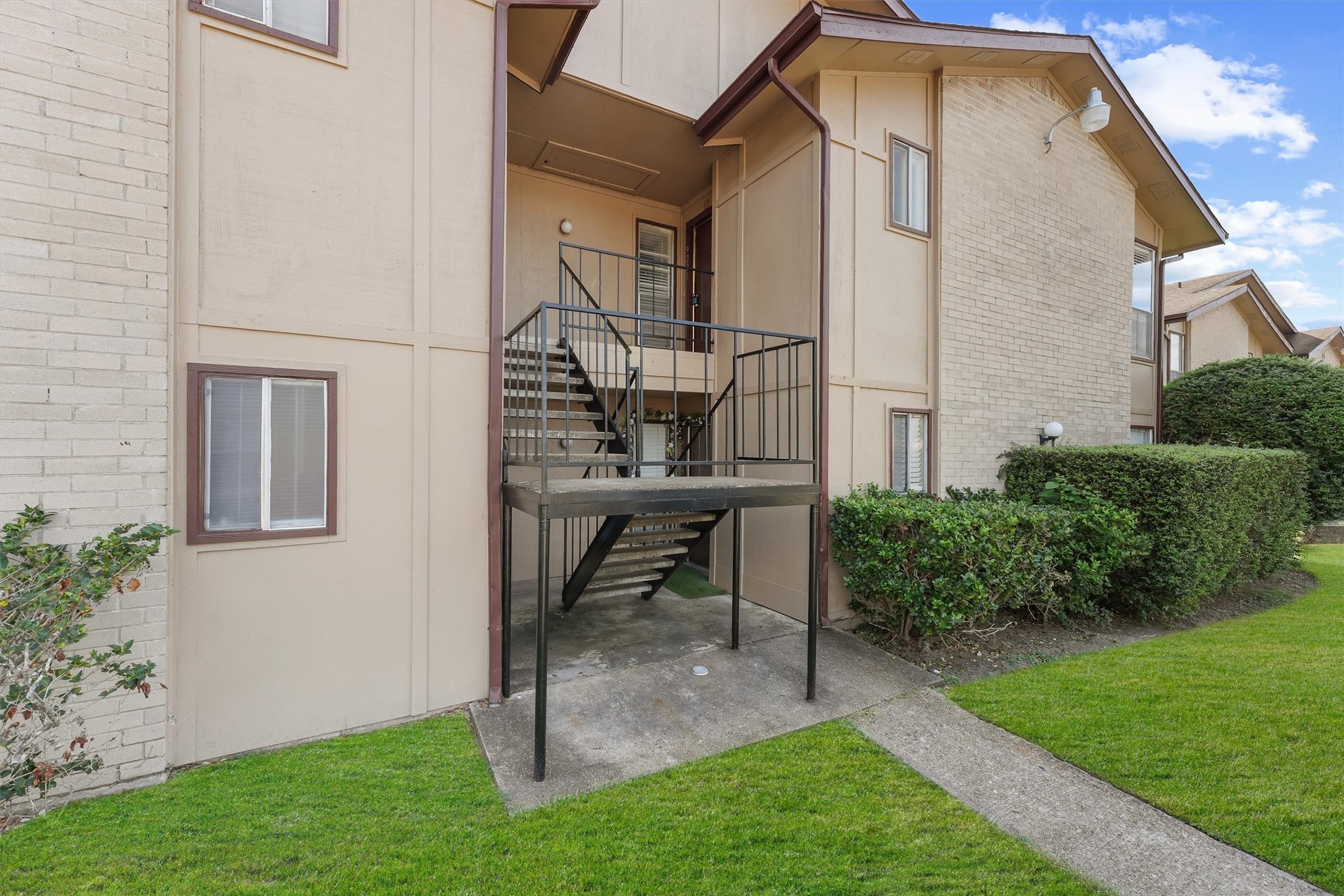 a view of a chair and table in backyard of the house