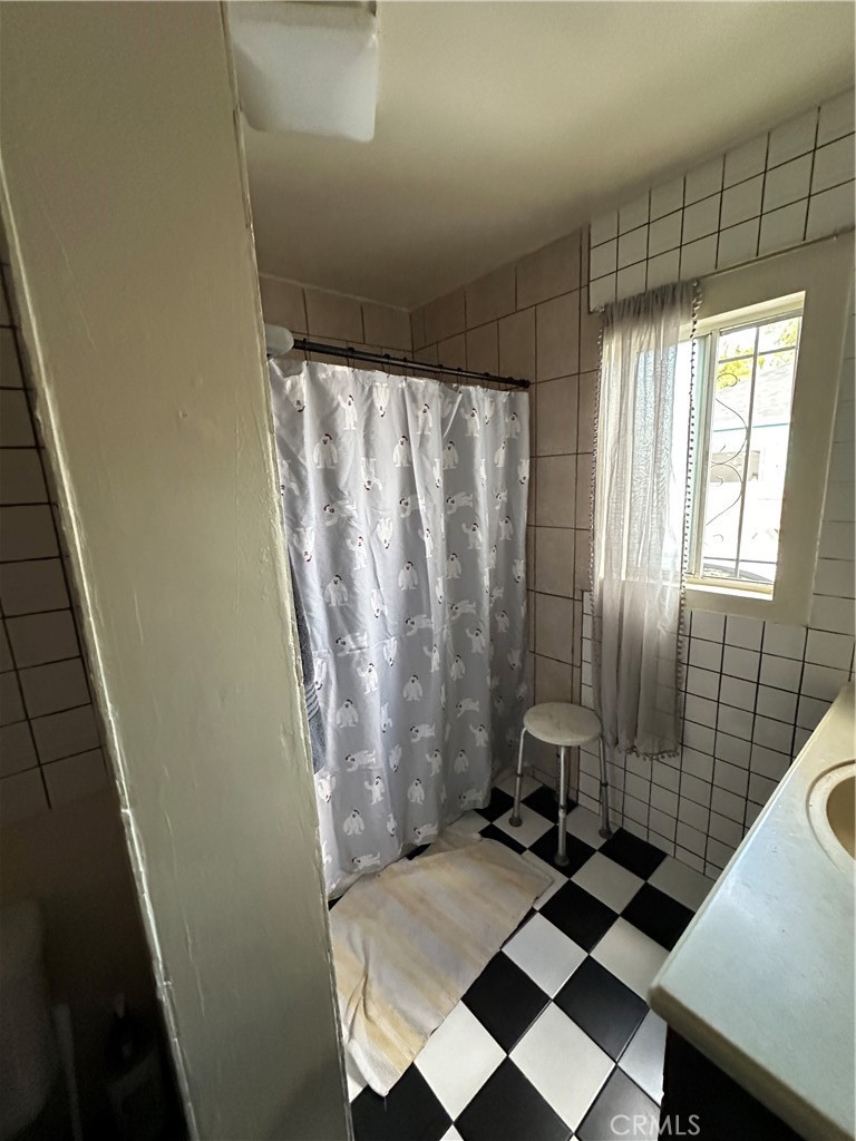 1612 East Stockton Street Compton, CA 90221 - Photo 6 of 18 Bath