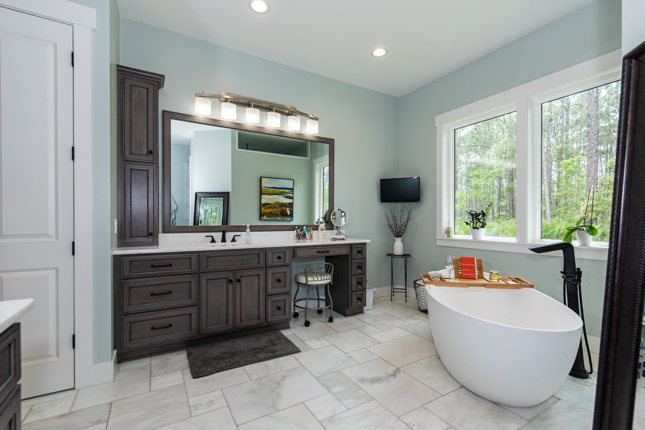 1015 Poinsettia Road St. Augustine, FL 32086 - Photo 18 of 50 a bathroom with a tub sink and mirror