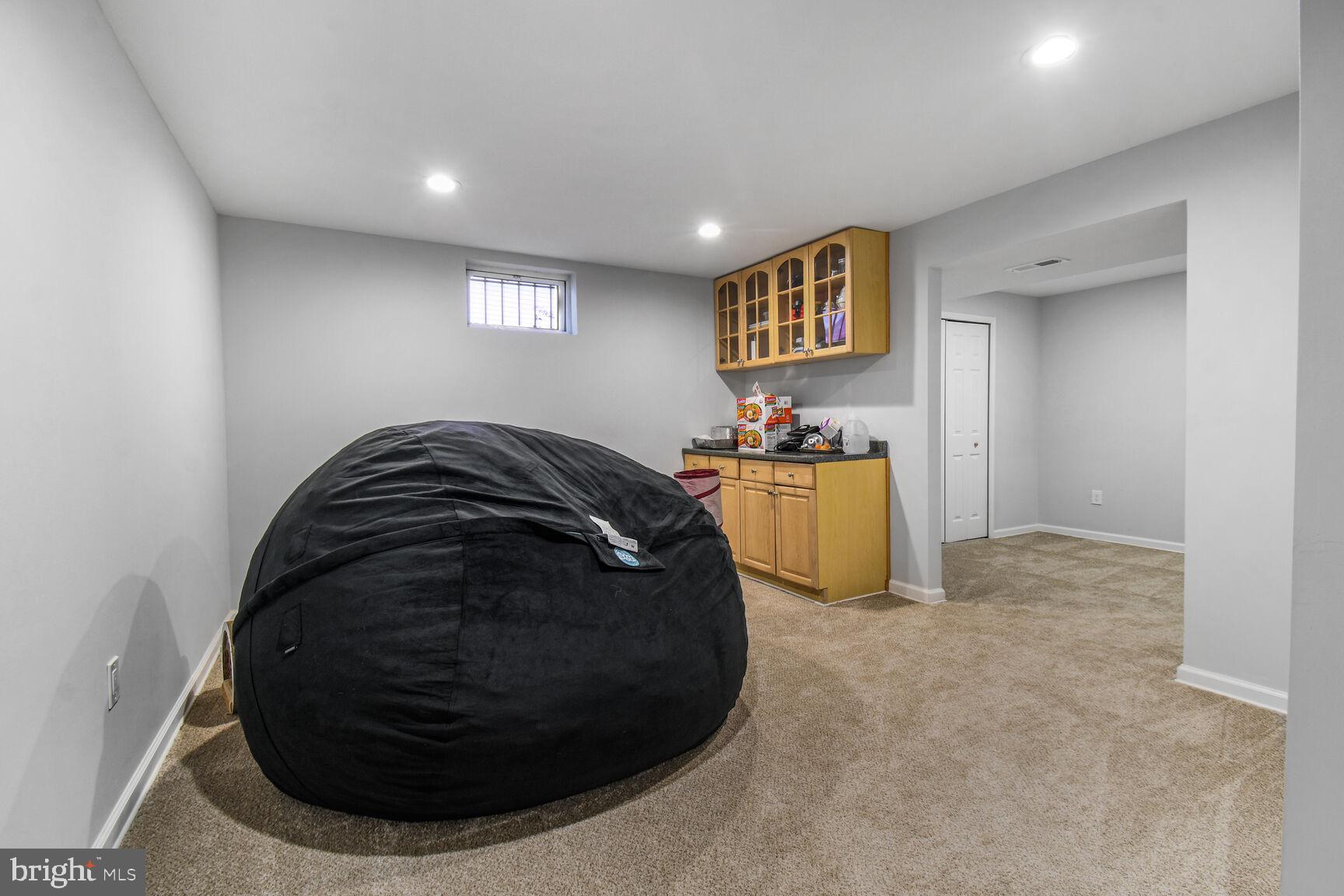 15320 Baileys Lane Silver Spring, MD 20906 - Photo 24 of 28 a view of a livingroom with furniture