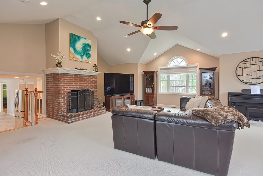 49 Hilltop Road Franklin, MA 02038 - Photo 15 of 42 Gallery Image 15