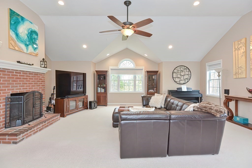 49 Hilltop Road Franklin, MA 02038 - Photo 17 of 42 Gallery Image 17