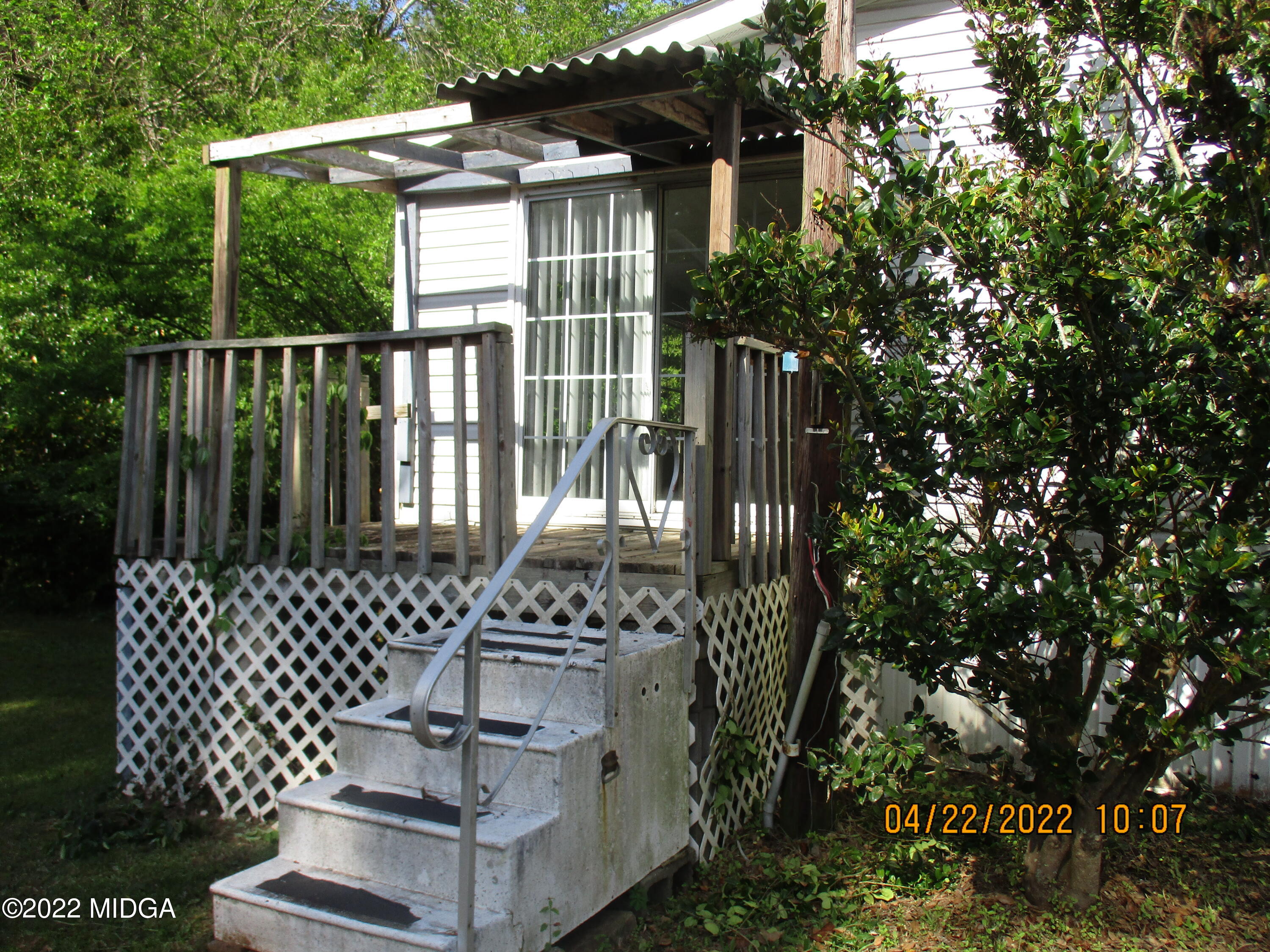 576 Hendrick Road Fort Valley, GA 31030 - Photo 4 of 19 a view of a house with wooden fence