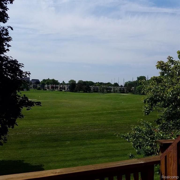 942 Golfview Court Rochester Hills, MI 48307 - Photo 14 of 24
