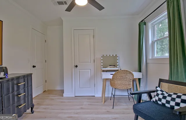 a view of a house with backyard