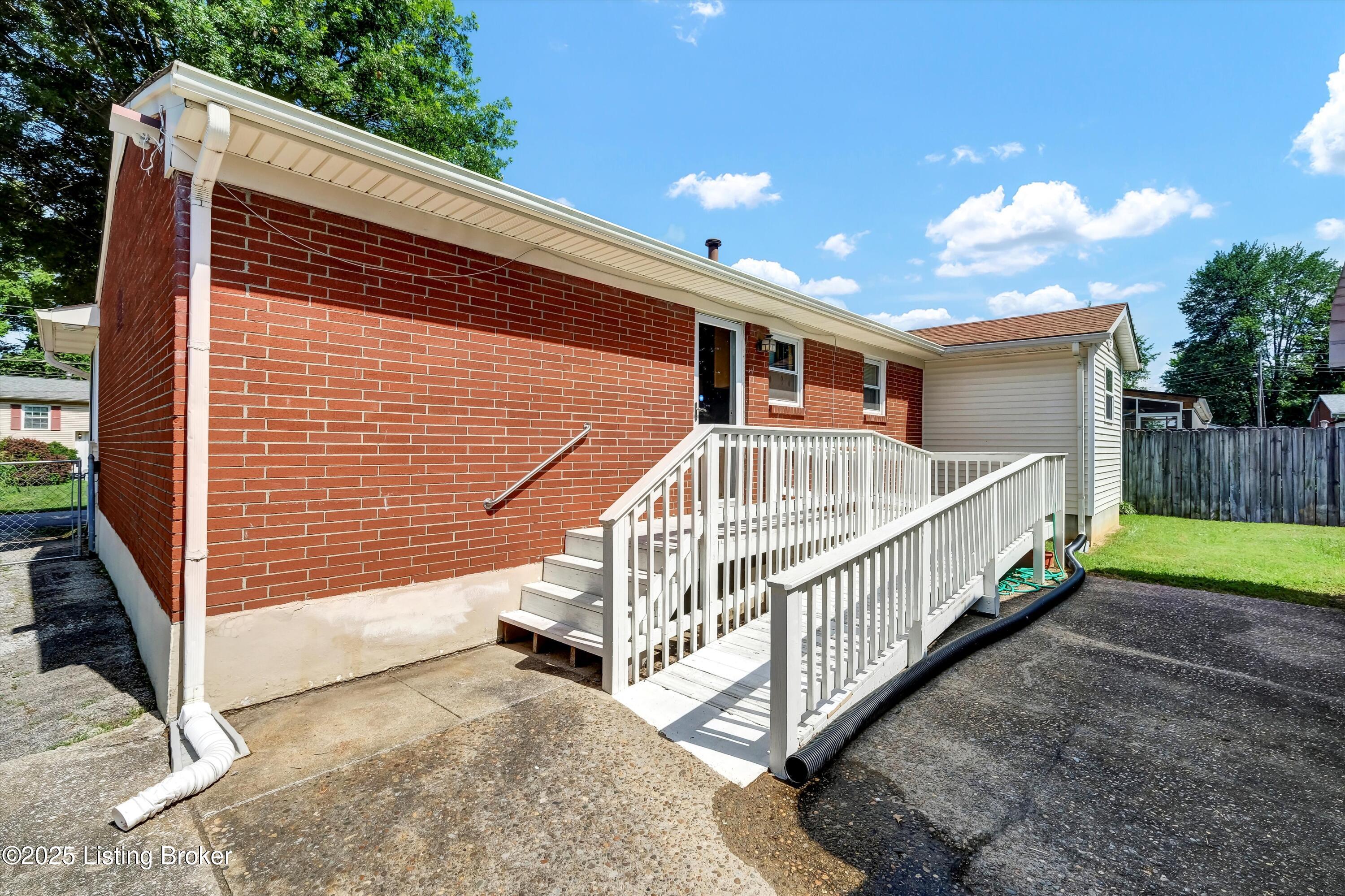 200 Western Road Louisville, KY 40229 - Photo 5 of 35 37-200 Western Rd