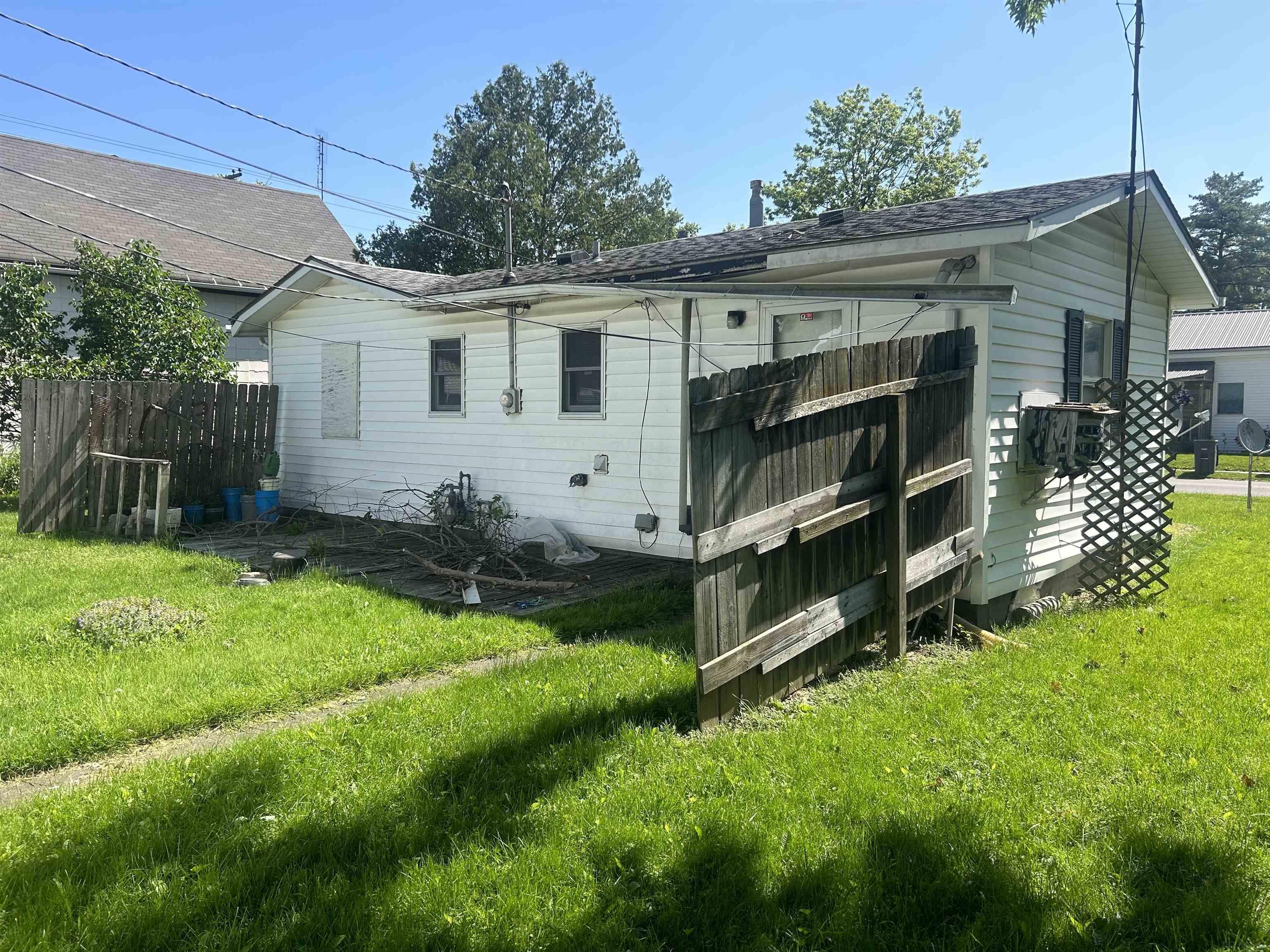 827 Dierkes Street Decatur, IN 46733 - Photo 2 of 18