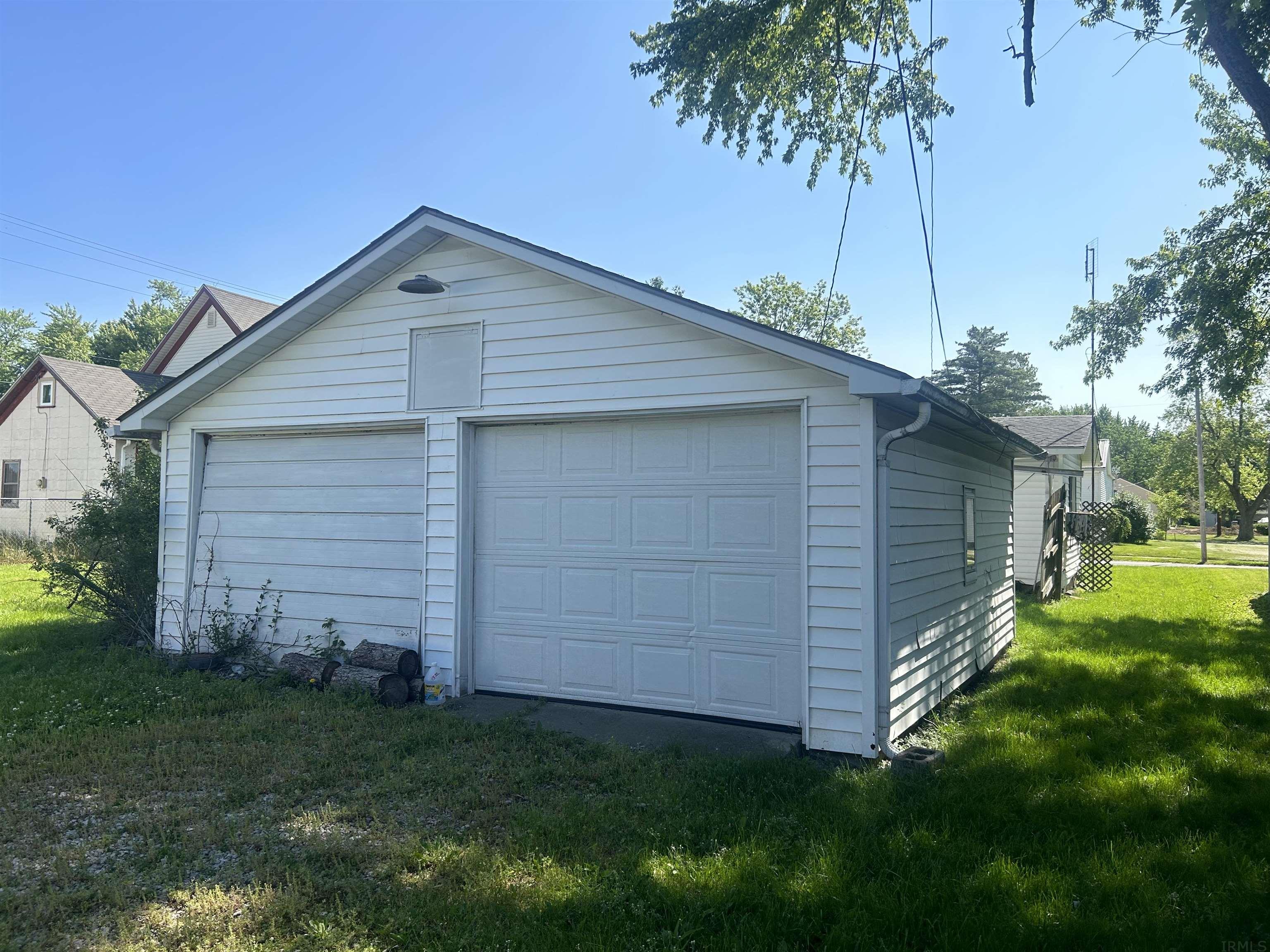 827 Dierkes Street Decatur, IN 46733 - Photo 3 of 18