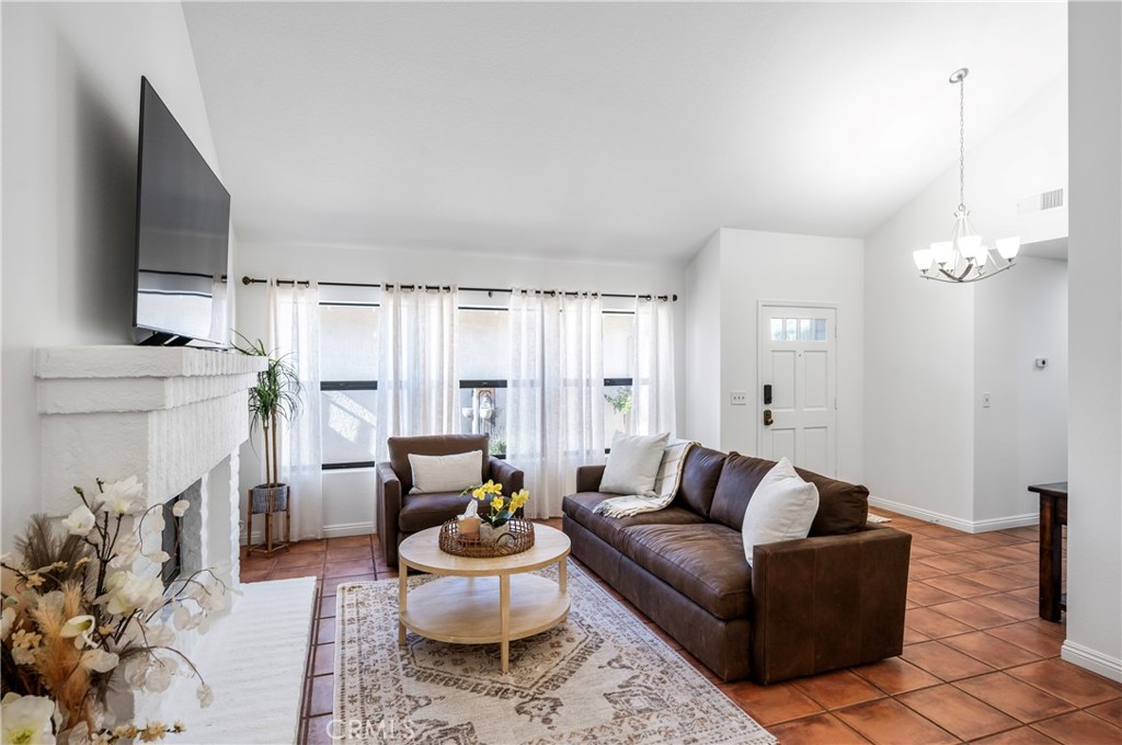 492 East Yale Loop Irvine, CA 92614 - Photo 5 of 31
