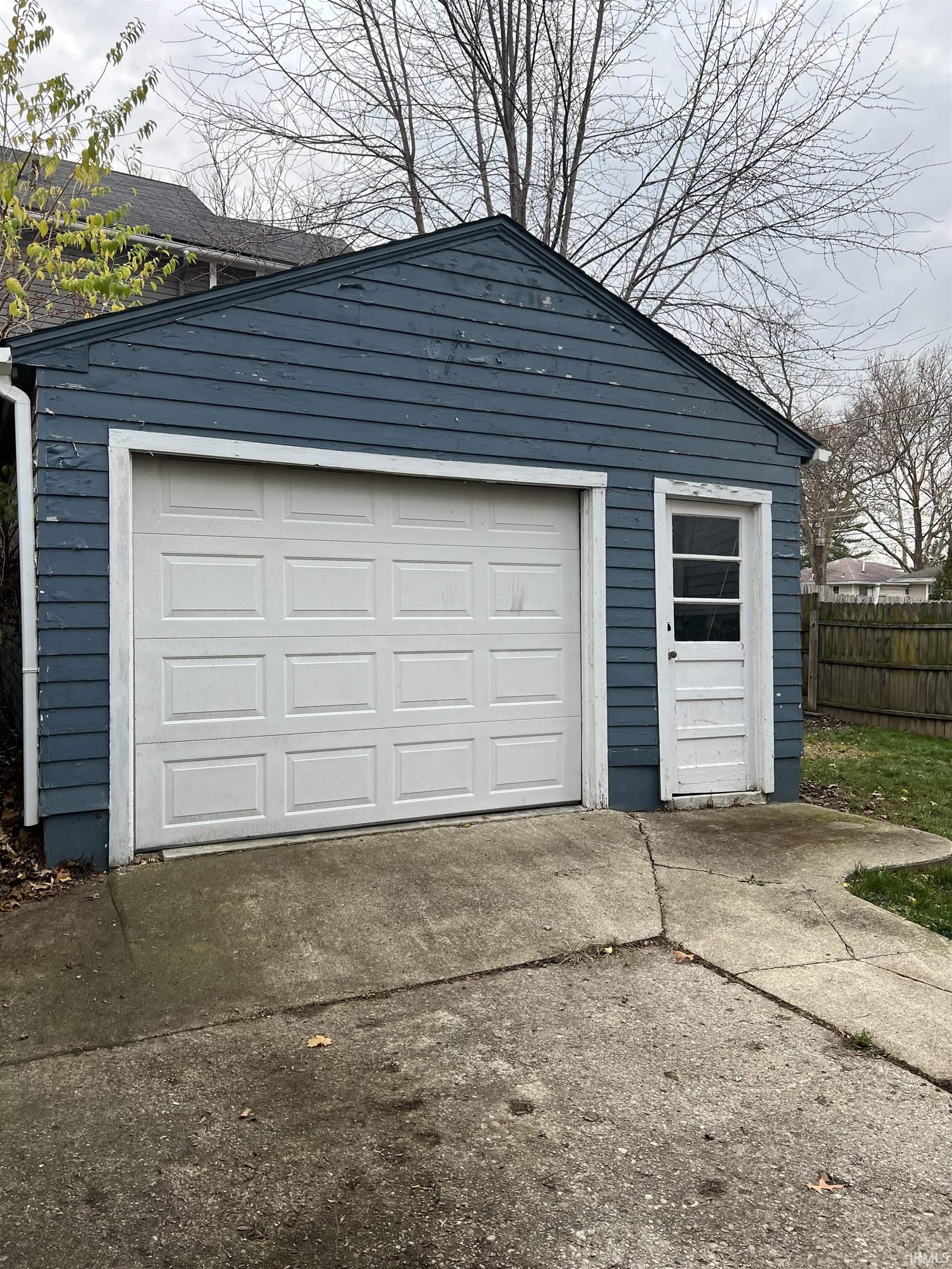 3624 Webster Street Fort Wayne, IN 46807 - Photo 2 of 36