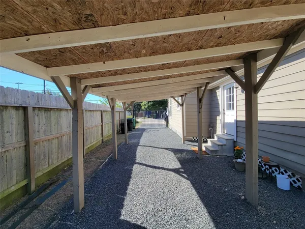 a view of the porch