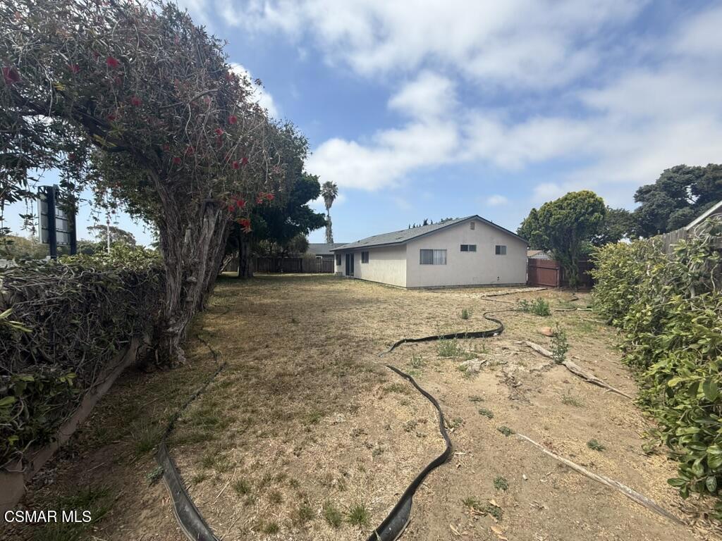 1045 Evanston Place Oxnard, CA 93033 - Photo 4 of 6