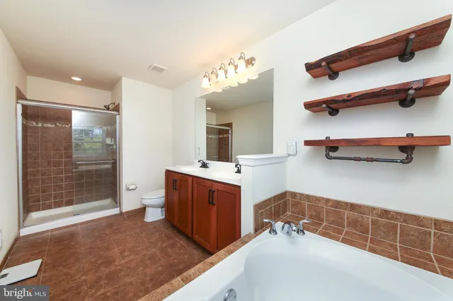 $700,000 | 454 Saddlery Drive, Perkasie, PA 18944