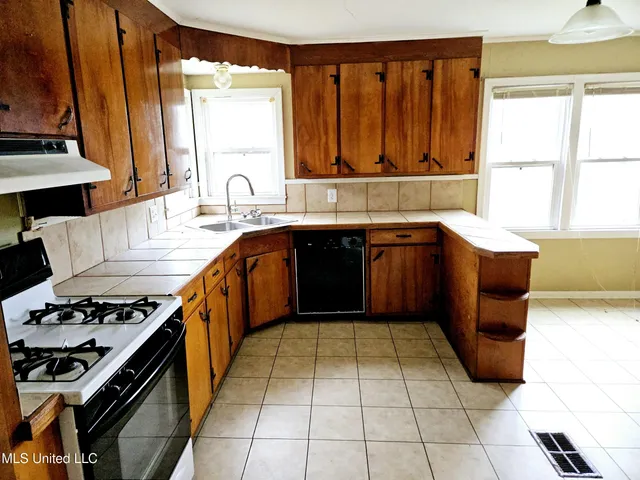 $79,900 | 402 Newton Street, Crystal Springs, MS 39059