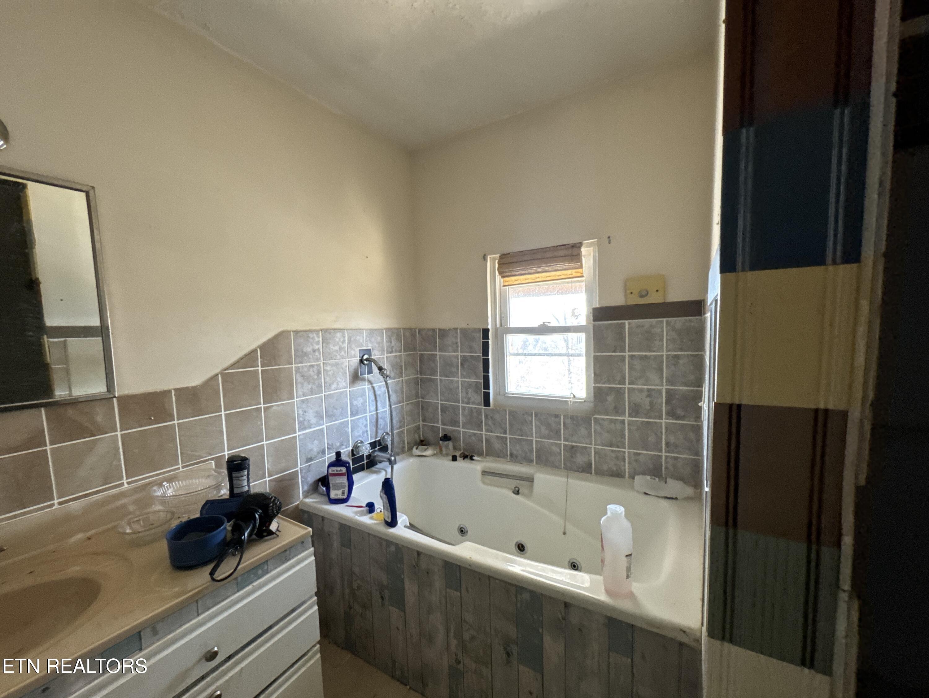 121 Rabbit Track Road Crossville, TN 38571 - Photo 17 of 21 20250312_190852399_iOS