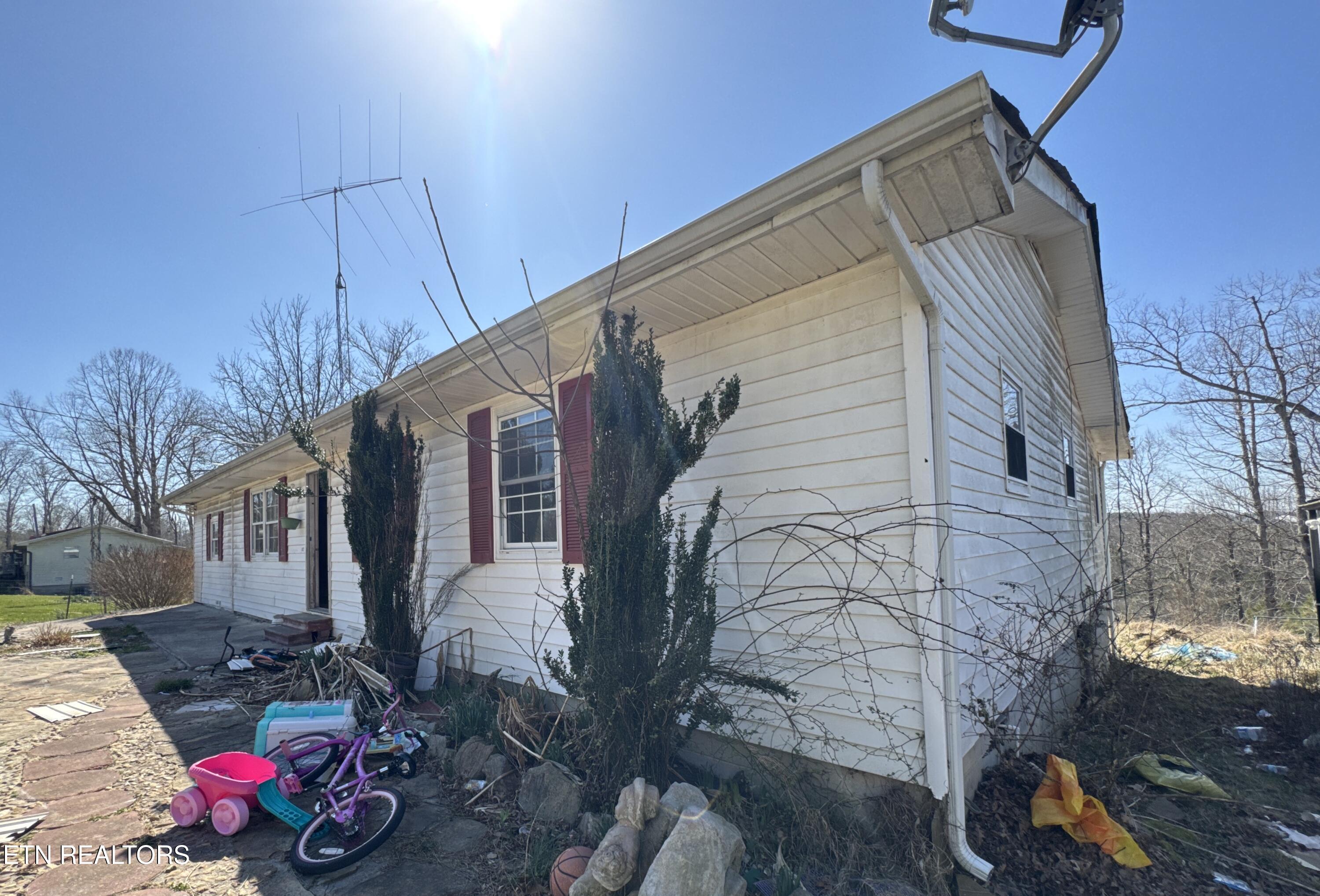 121 Rabbit Track Road Crossville, TN 38571 - Photo 3 of 21 20250312_191405916_iOS