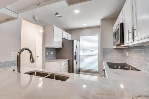 $2,340 | 202 Samuel Boulevard, Unit C2, Coppell, TX 75019