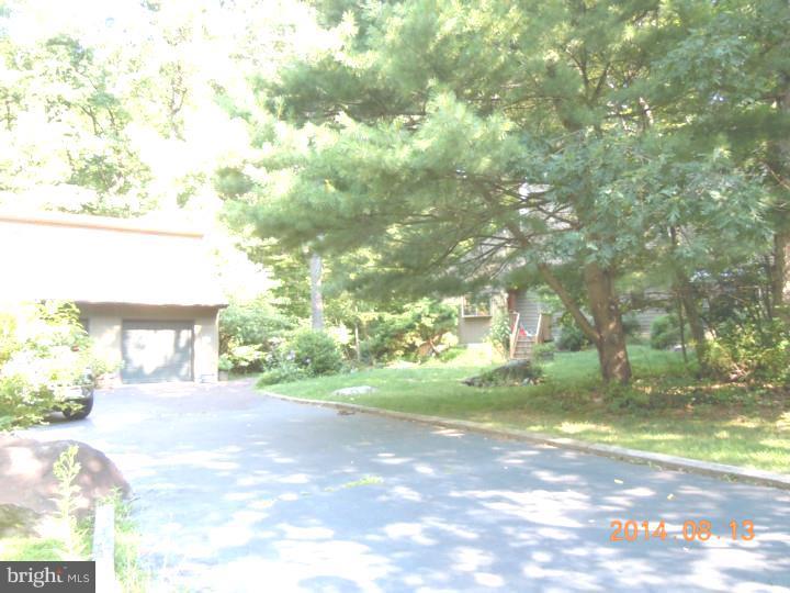 1615 Woodland Road Green Lane, PA 18054 - Photo 5 of 5 Garage