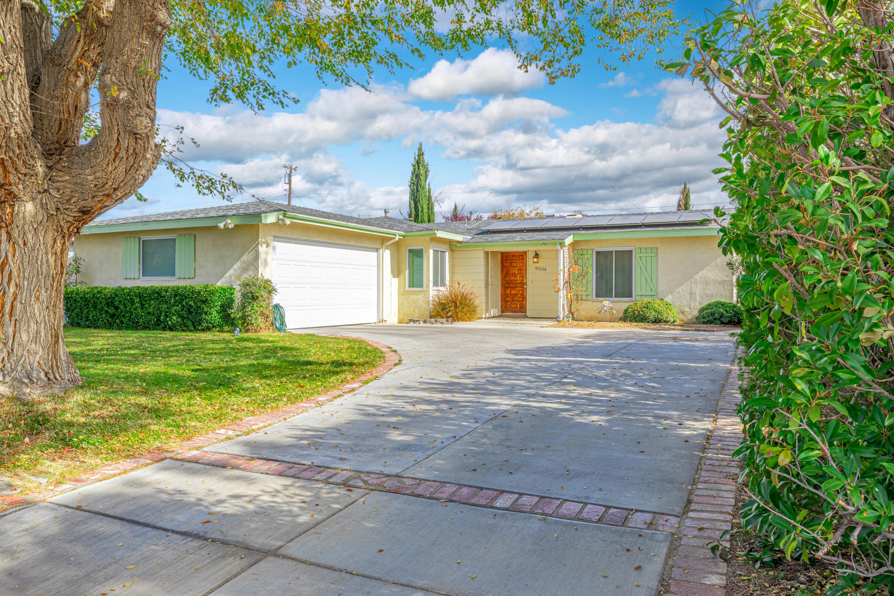 45114 16th Street West Lancaster, CA 93534 - Photo 2 of 31 3
