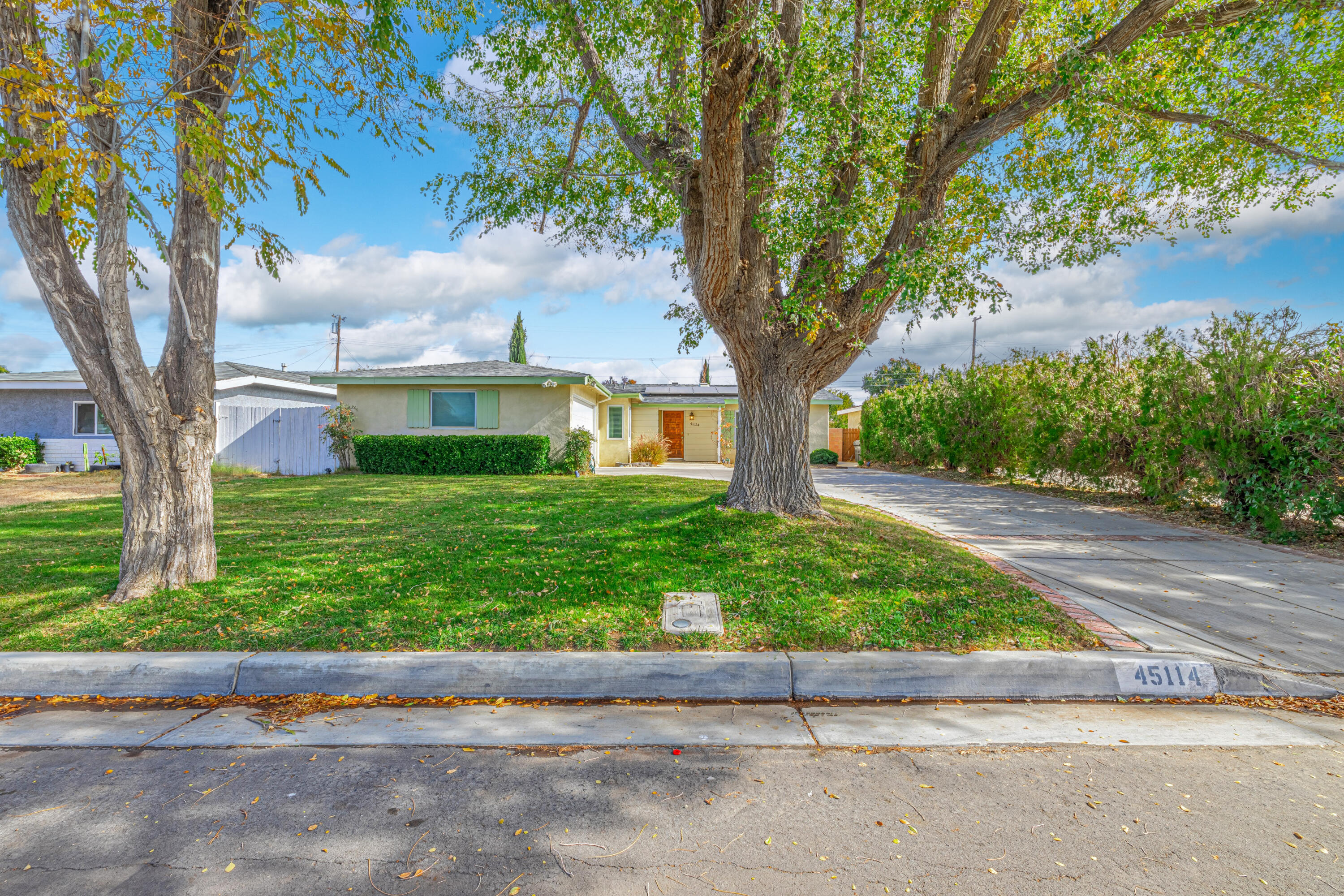 45114 16th Street West Lancaster, CA 93534 - Photo 3 of 31 1