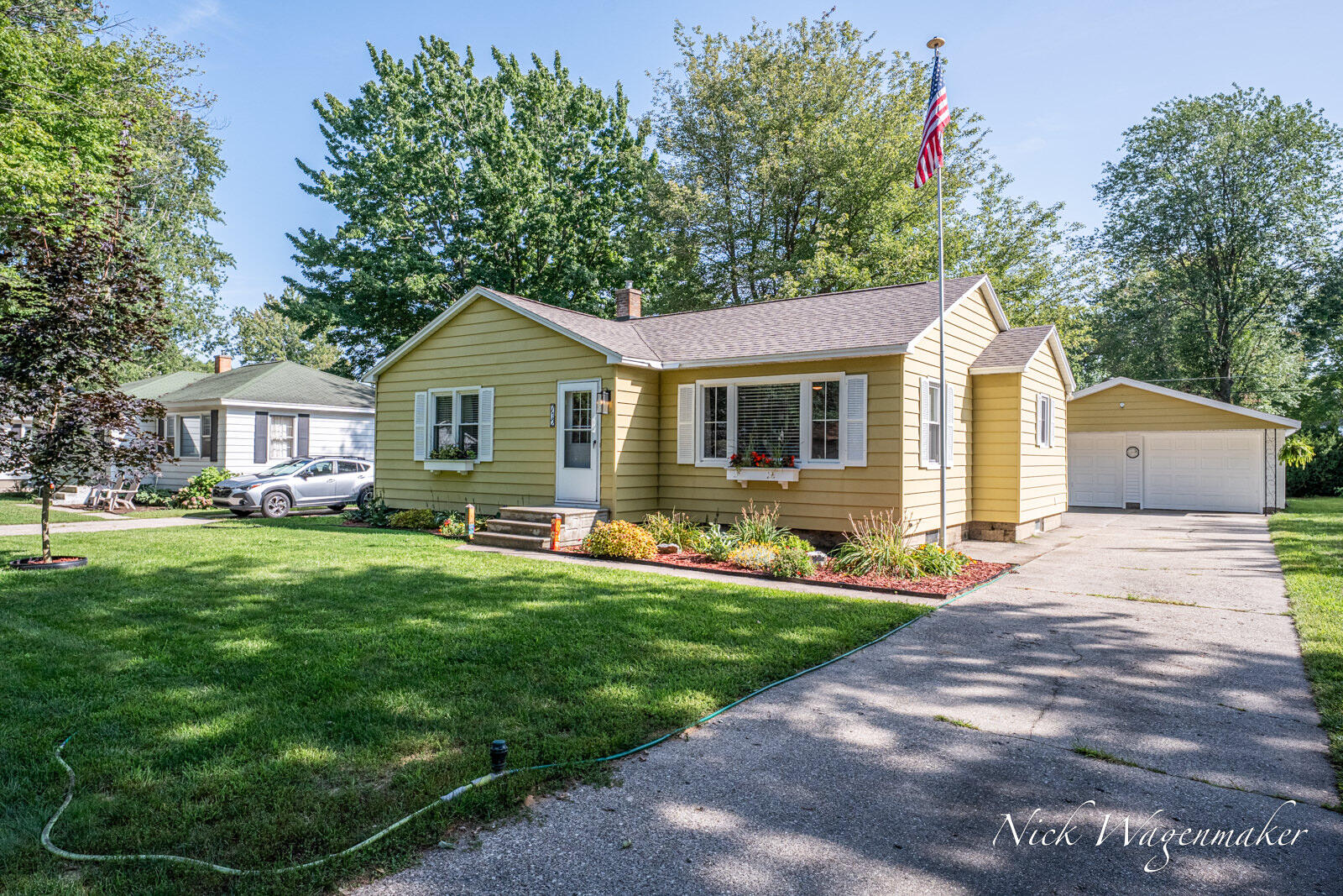 712 River Street Spring Lake, MI 49456 - Photo 2 of 43 712_E_River_St-39