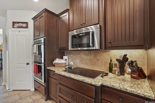 $669,000 | 1544 County Road 2801 East, Mico, TX 78056