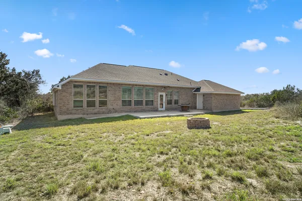 $669,000 | 1544 County Road 2801 East, Mico, TX 78056