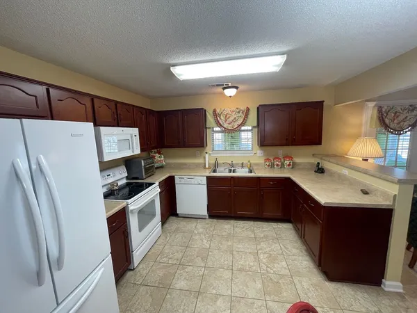 $329,000 | 115 Lakewood Drive, Oakland, TN 38060