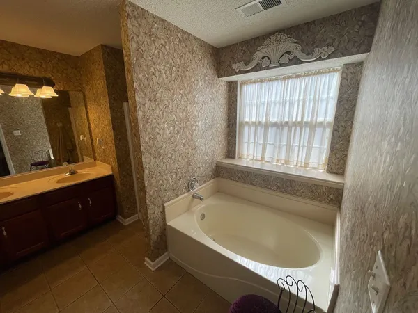 $329,000 | 115 Lakewood Drive, Oakland, TN 38060