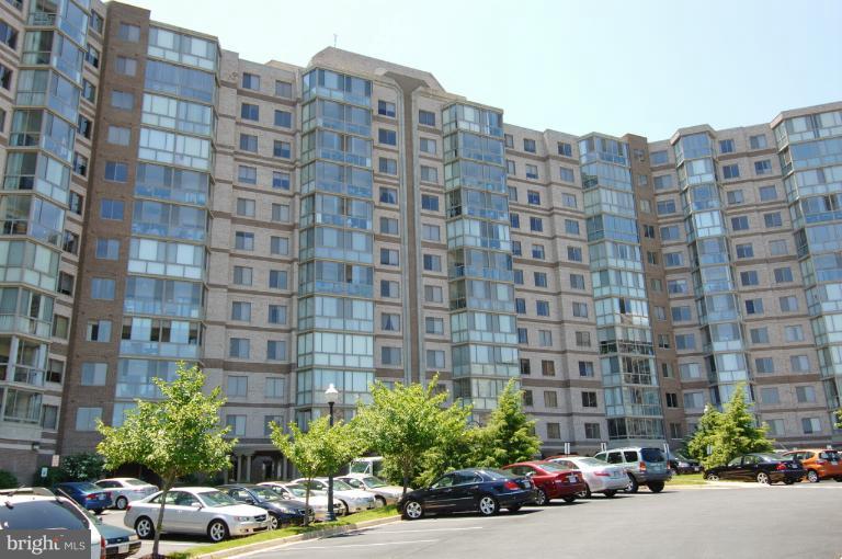 19375 Cypress Ridge Terrace, Unit 1007 Leesburg, VA 20176 - Photo 16 of 19 a building view