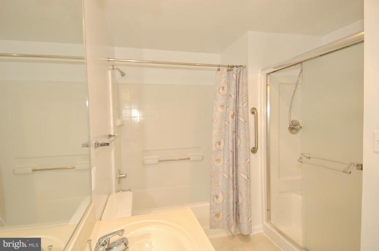 19375 Cypress Ridge Terrace, Unit 1007 Leesburg, VA 20176 - Photo 8 of 19 a bathroom with a shower and a tub