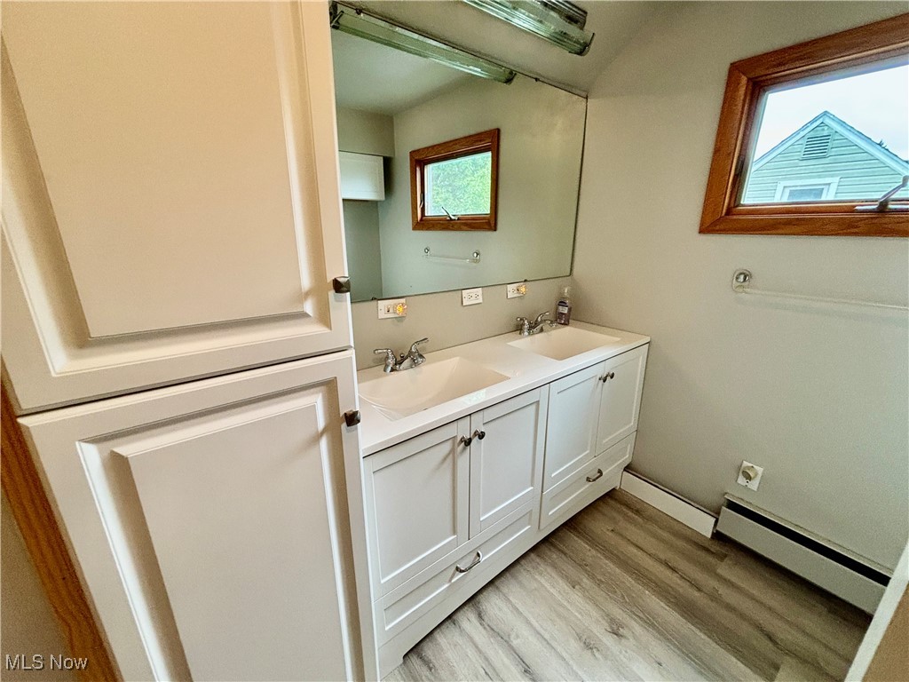 521 6th Street Struthers, OH 44471 - Photo 21 of 27 Upstairs bath